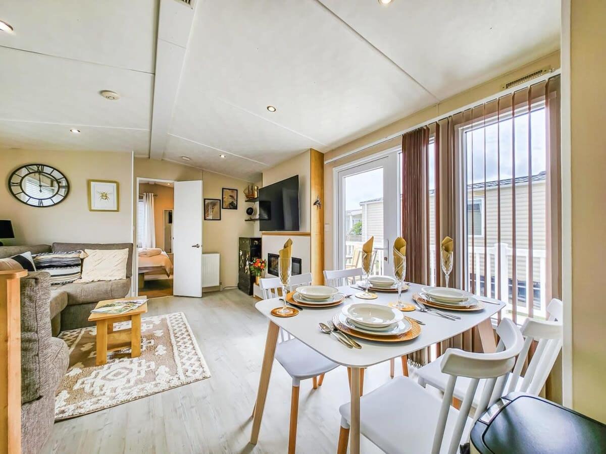 Escape To Paradise At Pevensey Bay Holiday Park 13 Woodland Walk Villa Exterior foto